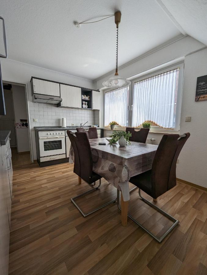 Ferienwohnung Leni Erstes Og Inkl Balkon Gartenblick Kostenfreier Parkplatz Stadtnah Aber Ruhig Gelegen Meppen Luaran gambar